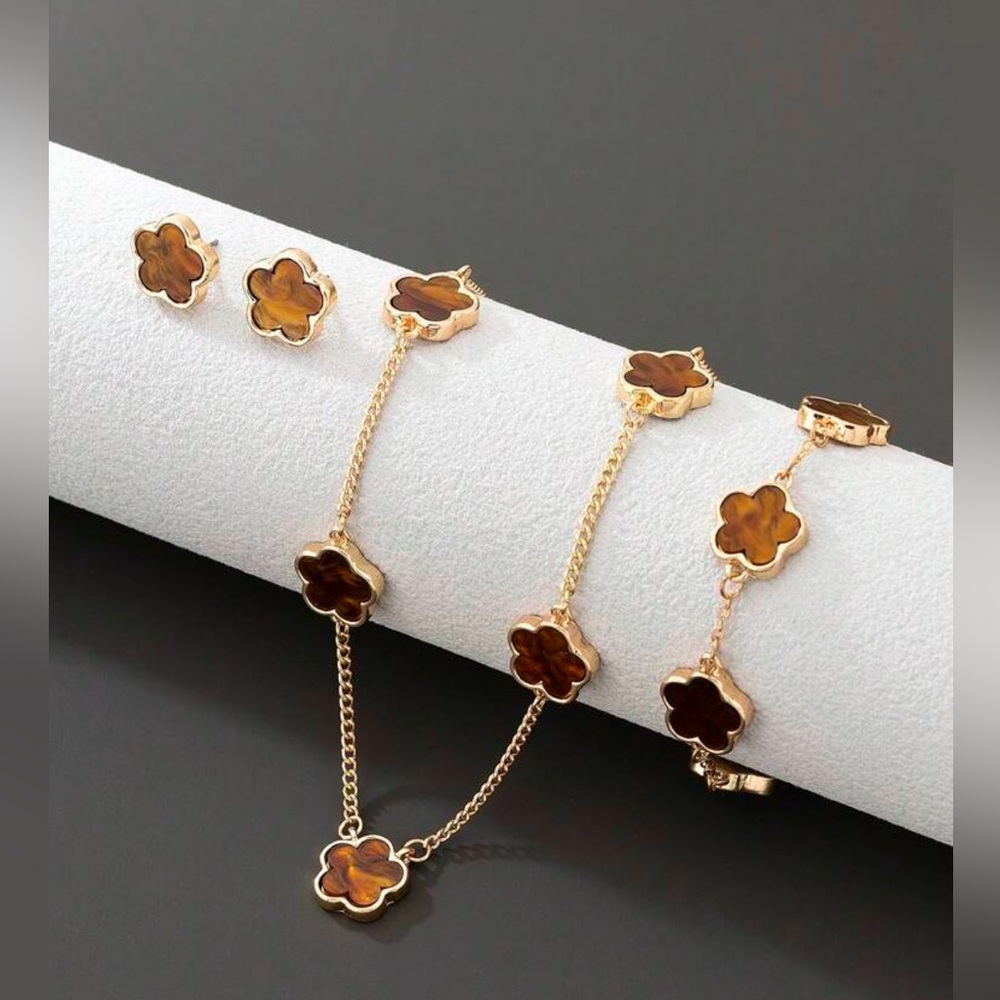 NWT Simple & Classic Lucky Clover Pendant Necklace + 1pc Bracelet & Earrings